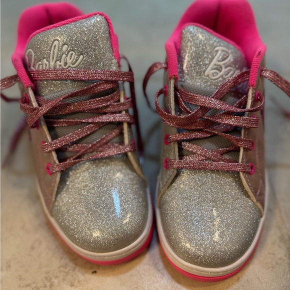 HEELYS Girl's Pro 20 Barbie (Little Kid/Big‎ Kid/Adult), Youth Size 4 - Picture 2 of 7